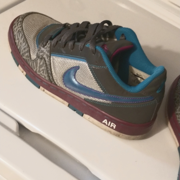 Nike Shoes - Nike Air Prestige 3 Low size 7.5